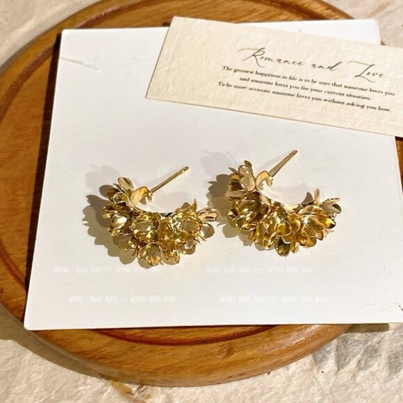 Vintage Metal C Hoop Flower Earrings - Picture 2 of 5